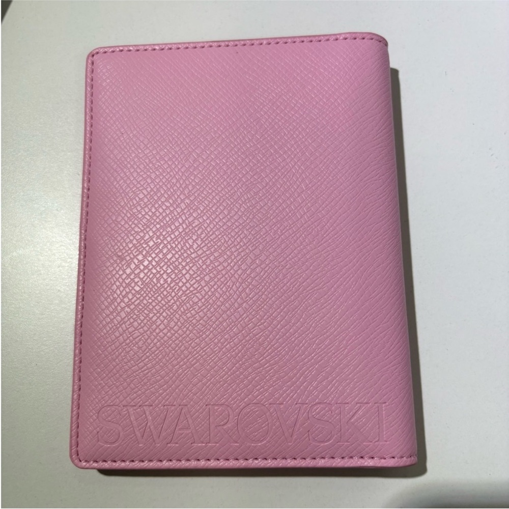 Swarovski gift passport holder - Picture 8 of 12